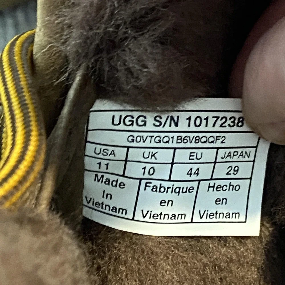 UGG Boots Mens Size 11 Brown Leather Waterproof Lined Ankle Snow Winter 1017238